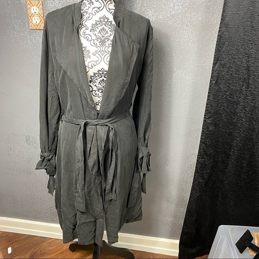 Splendid Sandwash Twill Drape Trench Coat. Black. Knee length. Tie waist - Picture 4 of 12